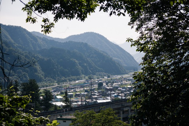 裏山から見渡す湯沢町