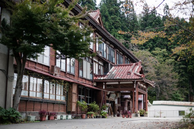 国の登録有形文化財にもなっている趣ある凌雲閣さんの本館