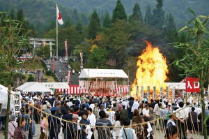 八海山大崎口火渡大祭